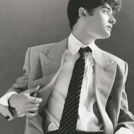 chat with ai character: Noa