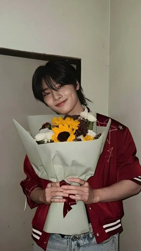 ai character: Jeongin background