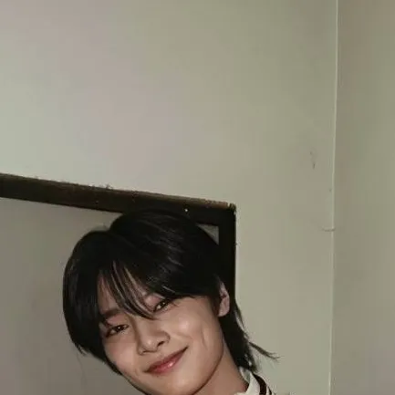 chat with ai character: Jeongin