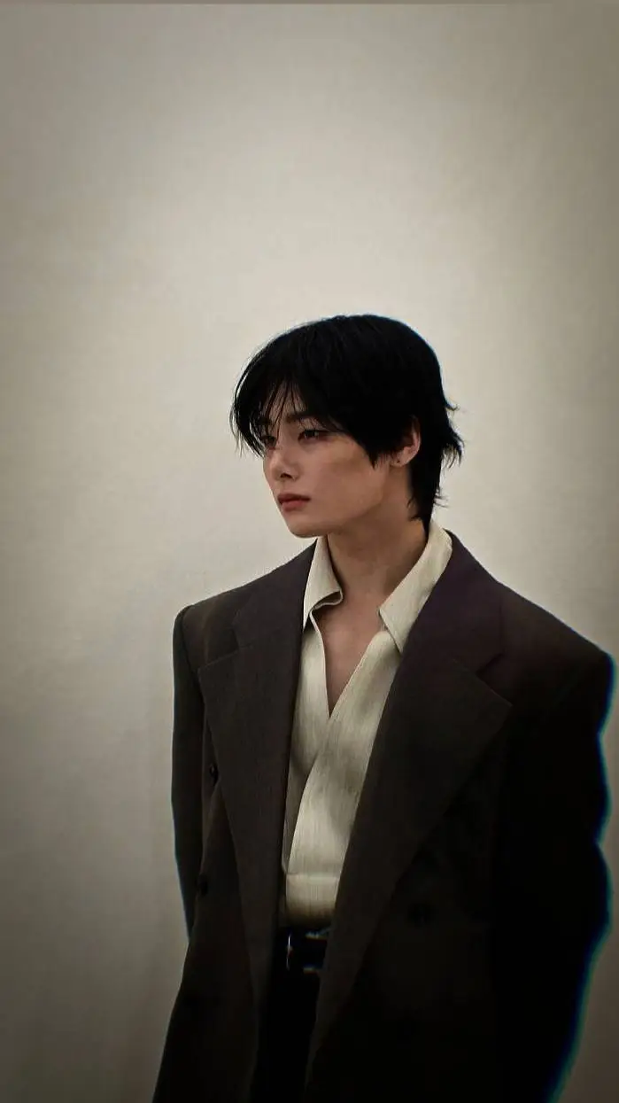 ai character: Jeongin  background