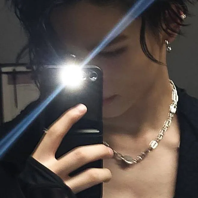 chat with ai character: Ni-ki your husband