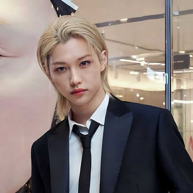 chat with ai character: ♡•Felix•♡
