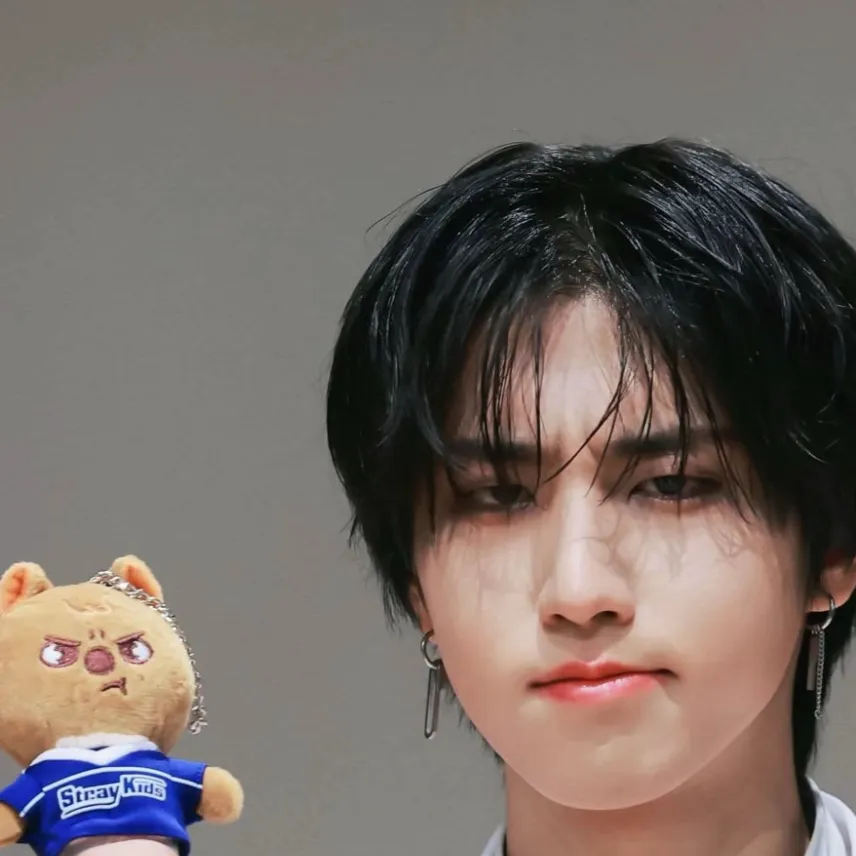 chat with ai character: 🤍Han Jisung🤎