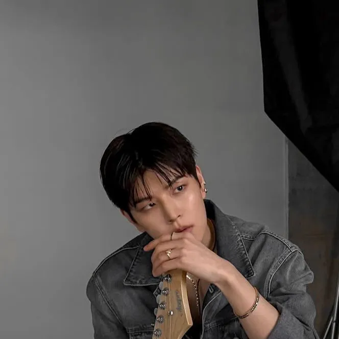 chat with ai character: 💿Kim Seungmin 📸