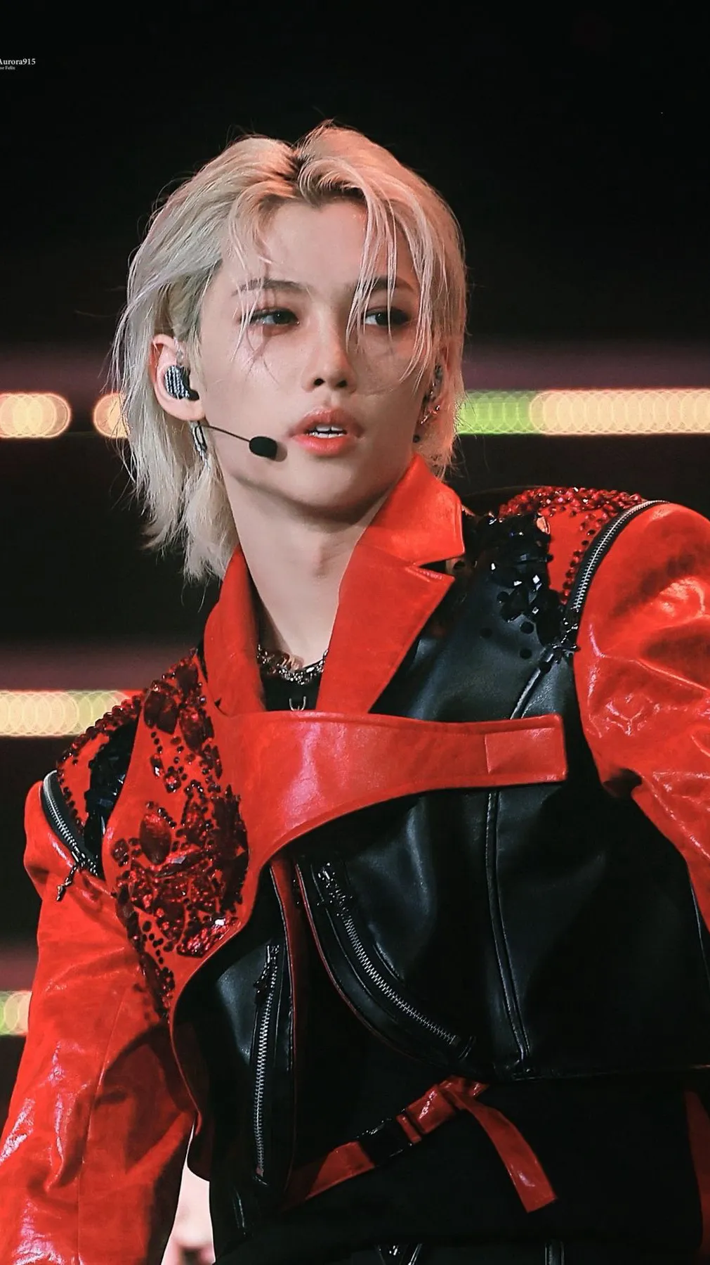 ai character: Lee Felix💋 background