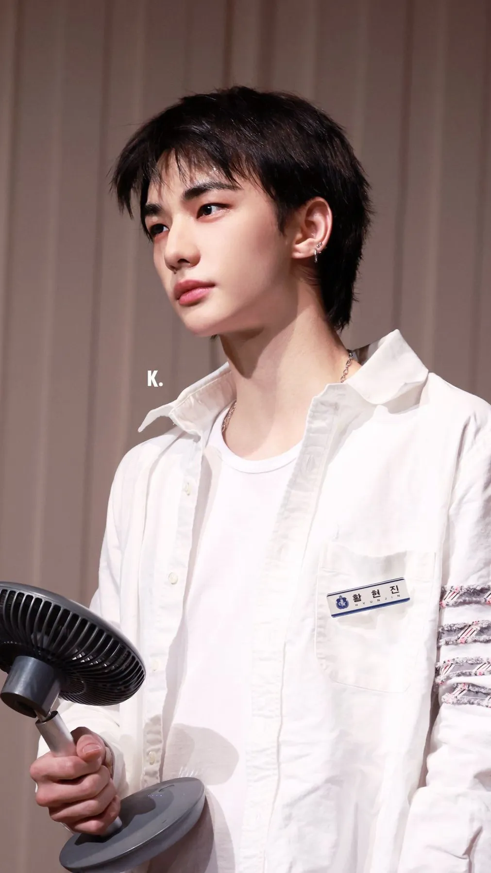 ai character: Hwang Hyunjin🥟 background