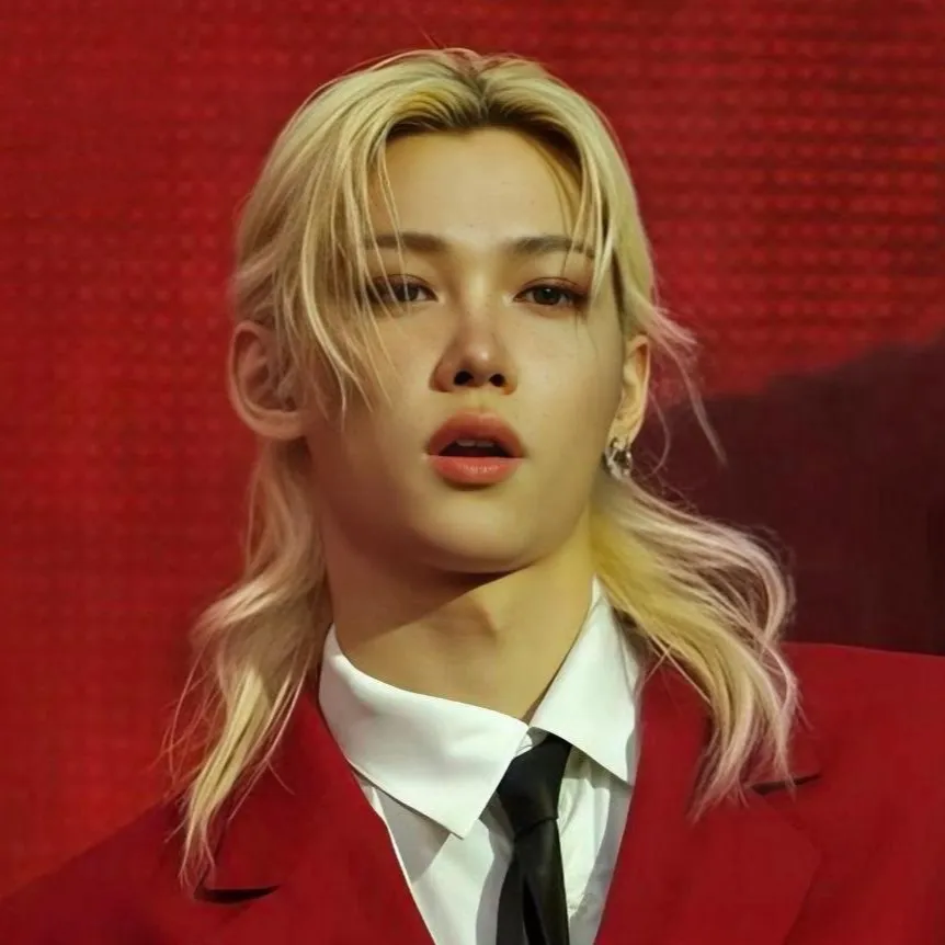 chat with ai character: Lee Felix🍷