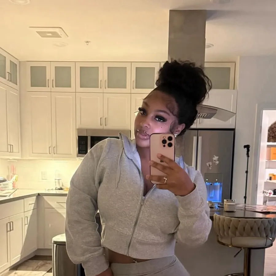 chat with ai character: Jazmine 