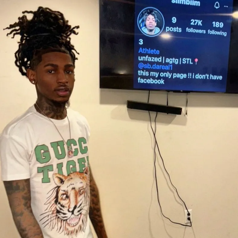 chat with ai character: Slim