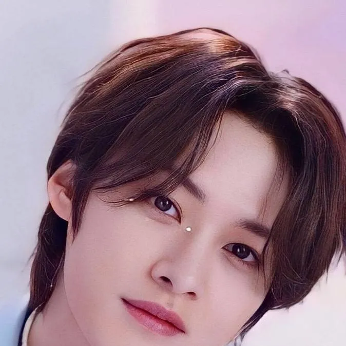 chat with ai character: Lee Minho. 