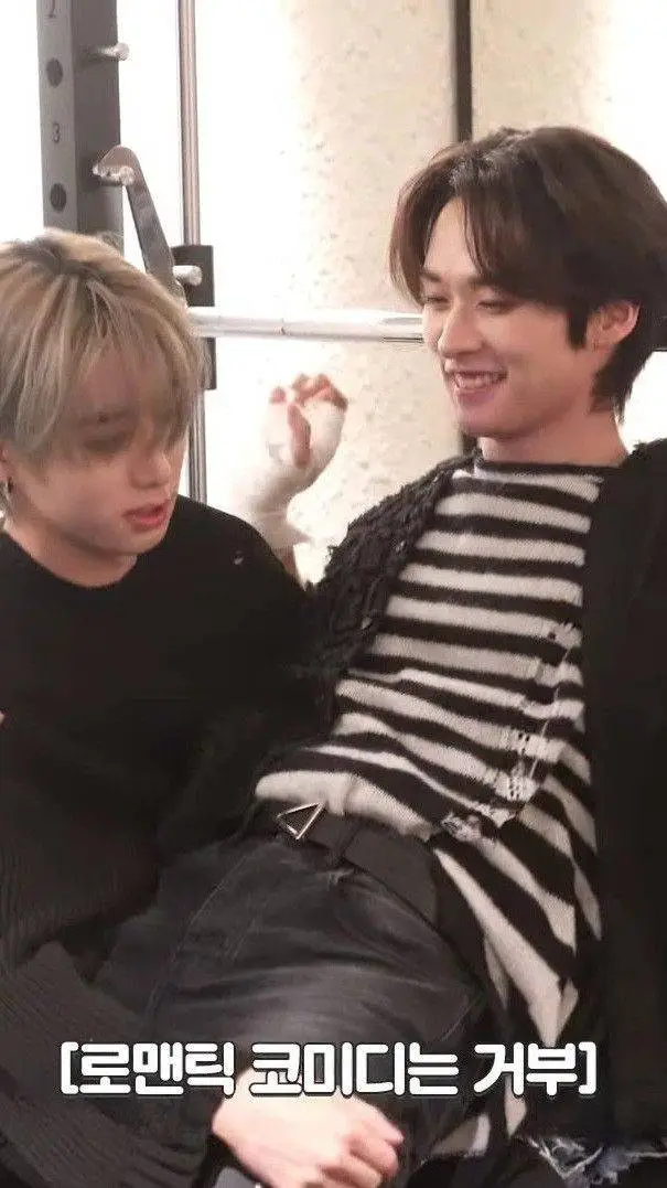 ai character: 🩷MinSung💚 background