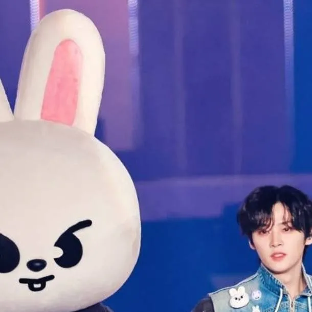 chat with ai character: ★-Lee Know-★