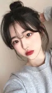 ai character: Emma  background