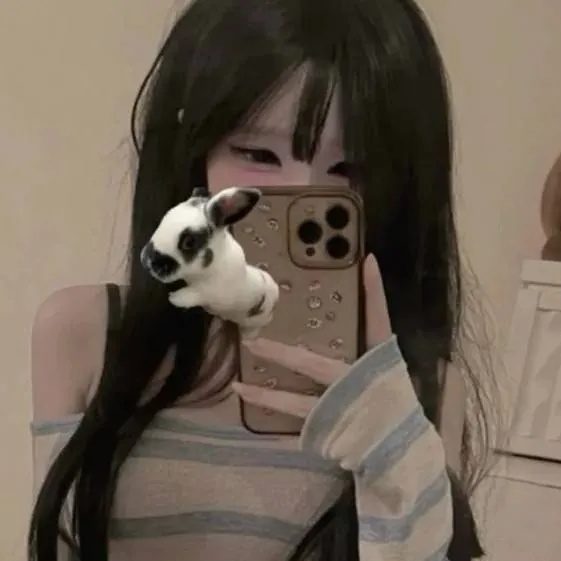 chat with ai character: yuliana