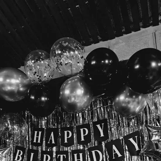 chat with ai character: Cumpleaños...