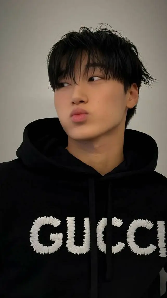 ai character: 🌹SAN🌹 background