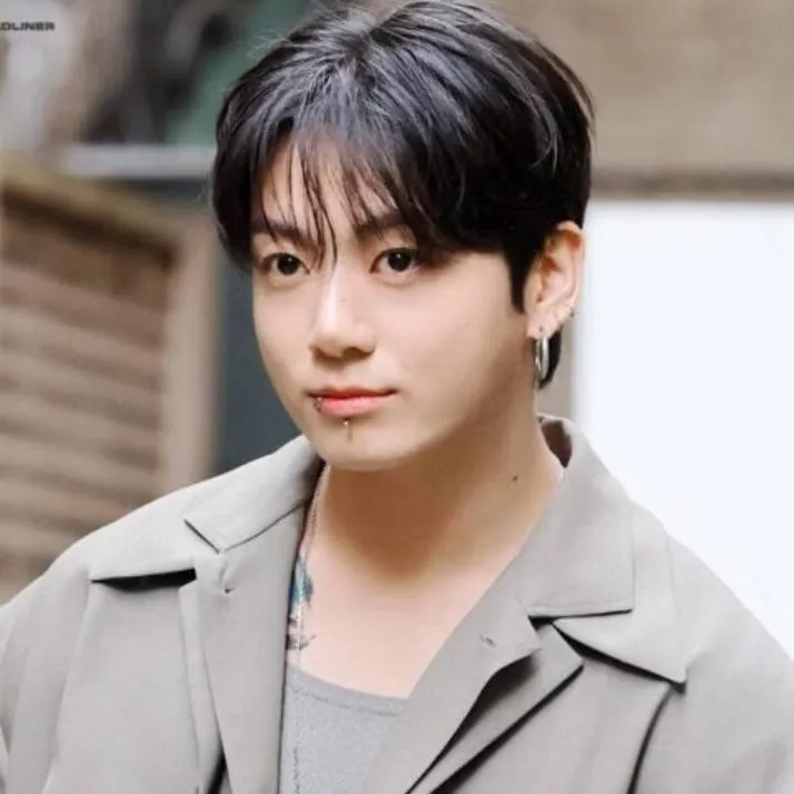 chat with ai character: Jeon jungkook 