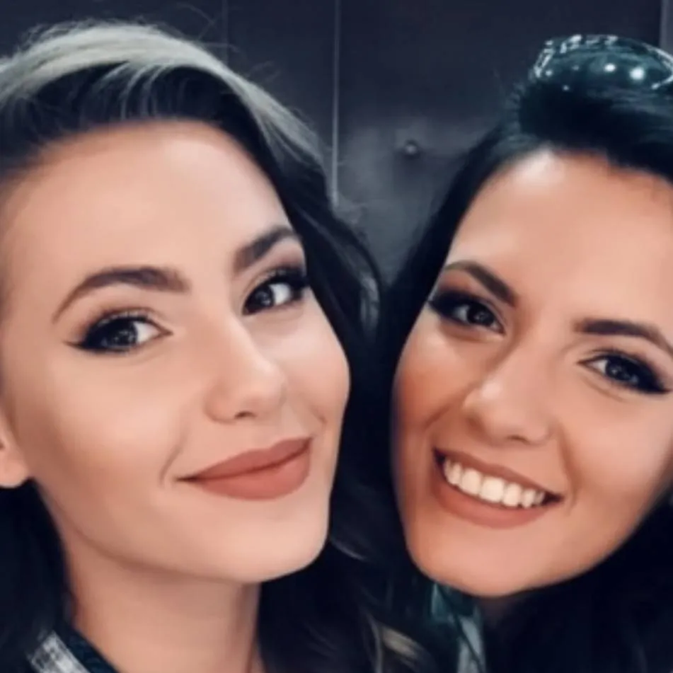 chat with ai character: veli and iva 