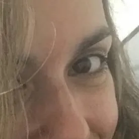 chat with ai character: torrey devitto 