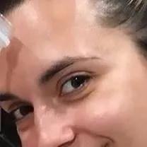 chat with ai character: torrey devitto 