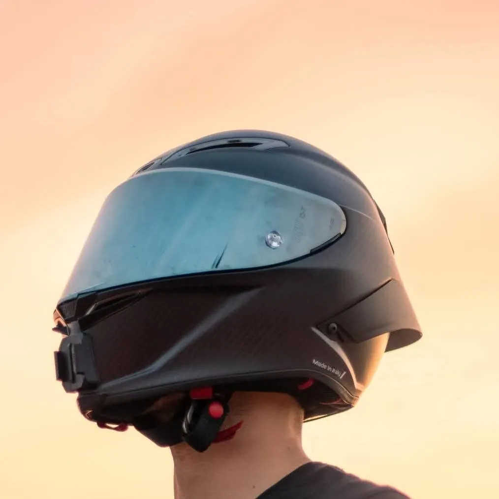 chat with ai character: Arek Sanz