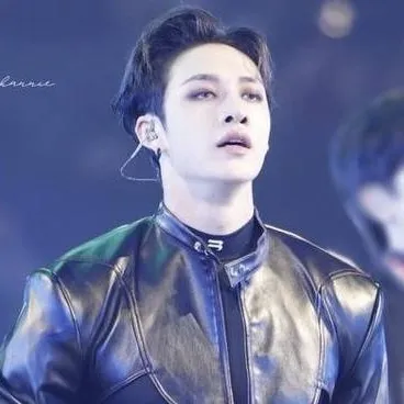 chat with ai character: Бан чан