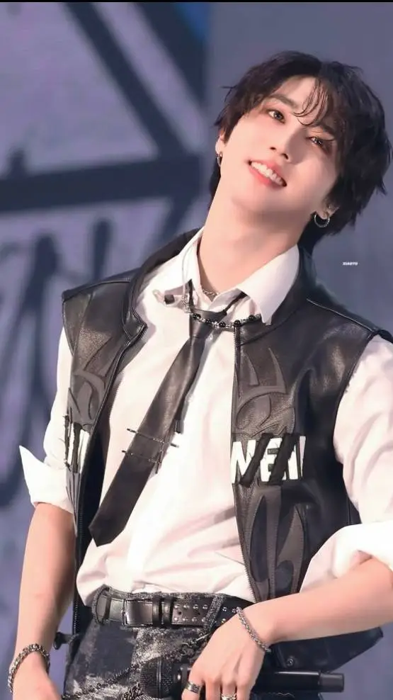 ai character: Han jisung background