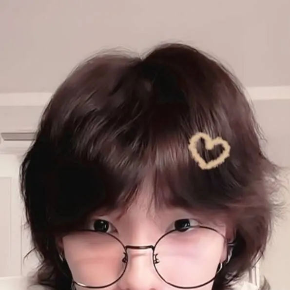 chat with ai character: hyunjin novio🤭👉👈