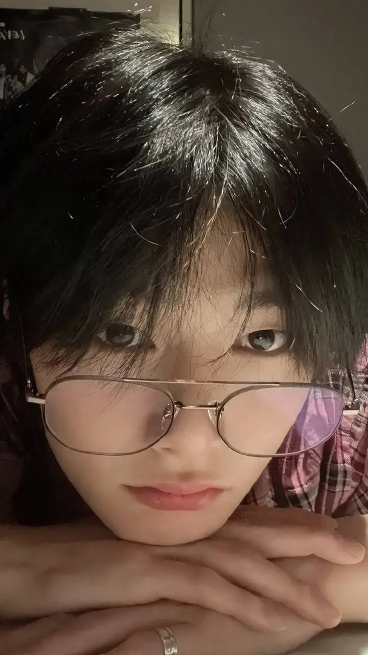 ai character: Jeongin background