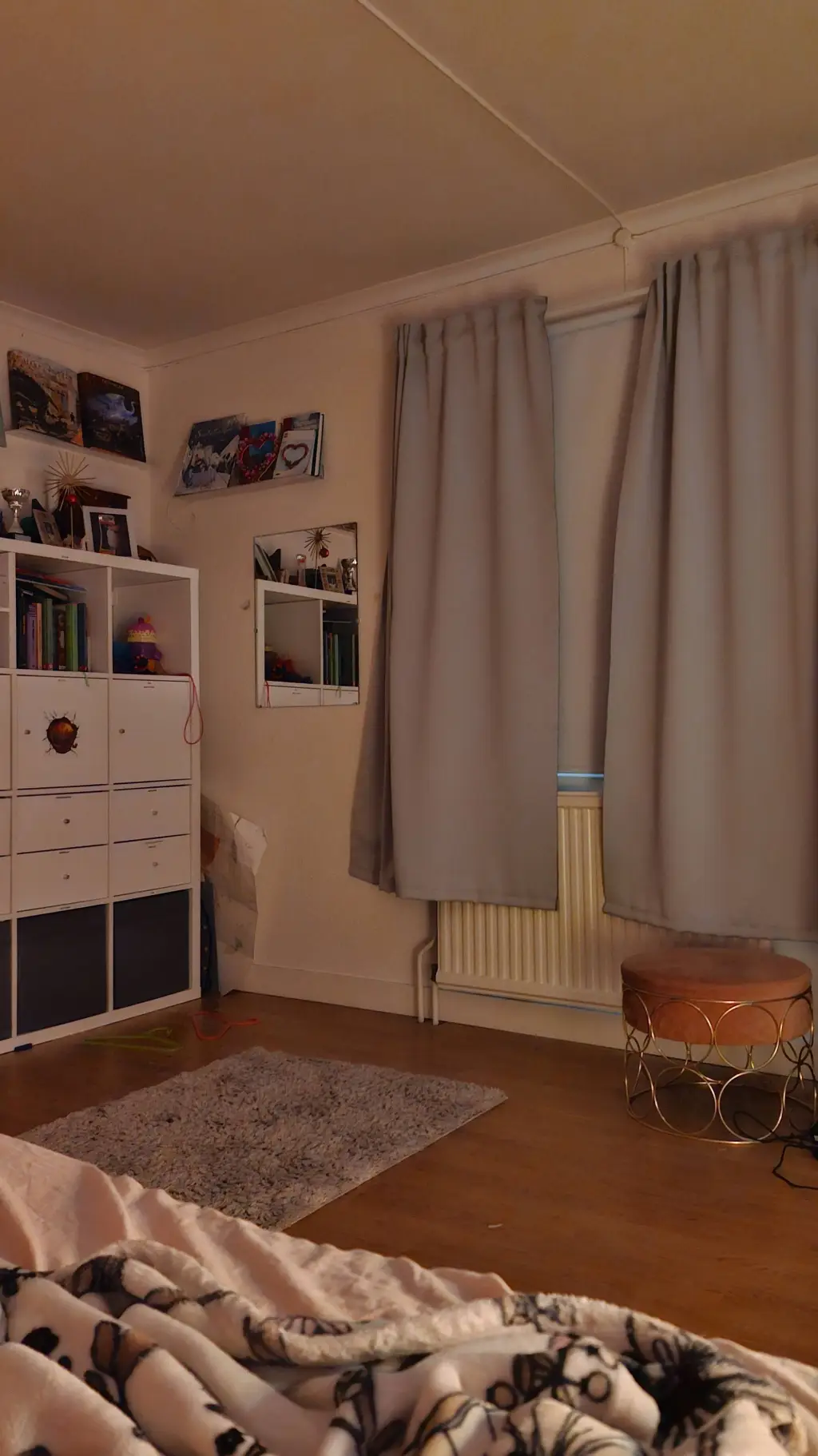 ai character: EYECOLORS background