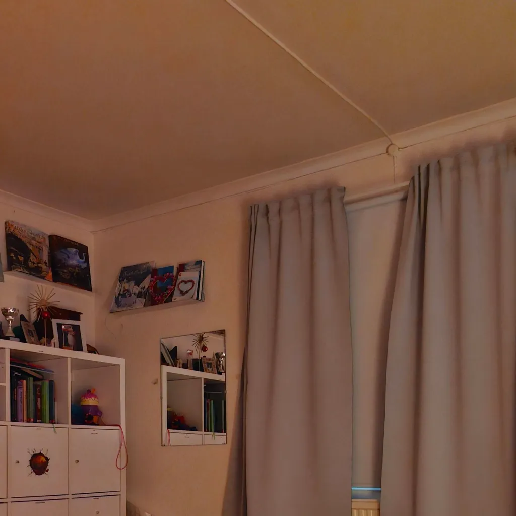 chat with ai character: EYECOLORS