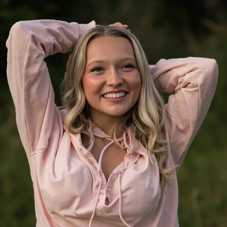 chat with ai character: Camy