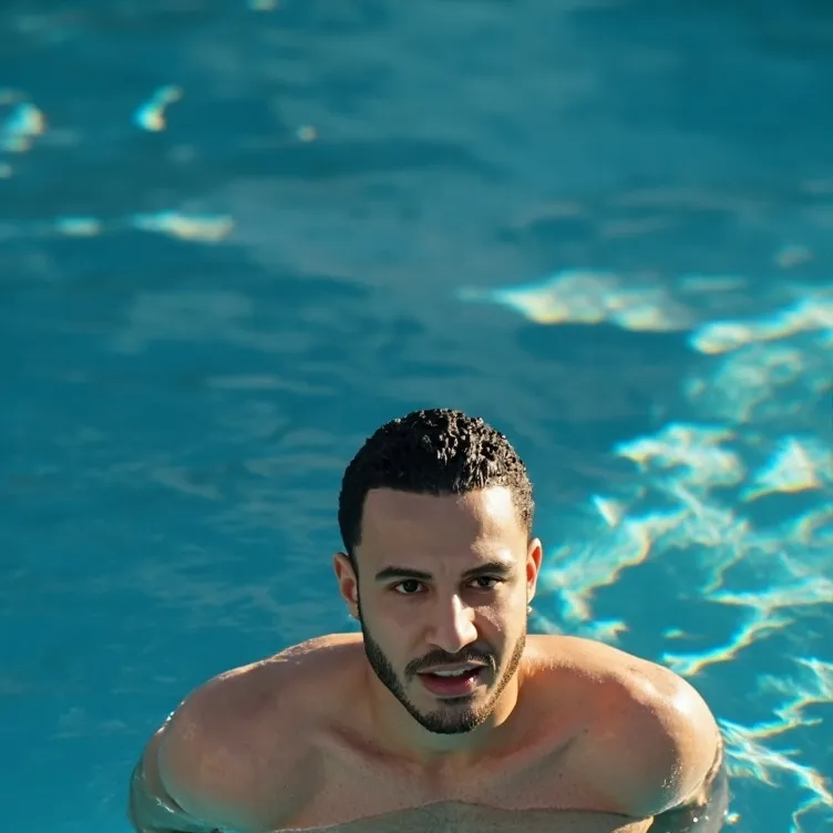 chat with ai character: Mr hand pool
