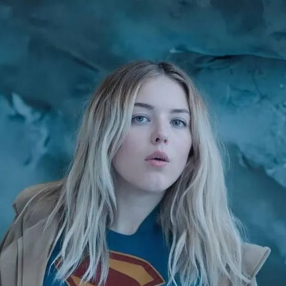 chat with ai character: Supergirl