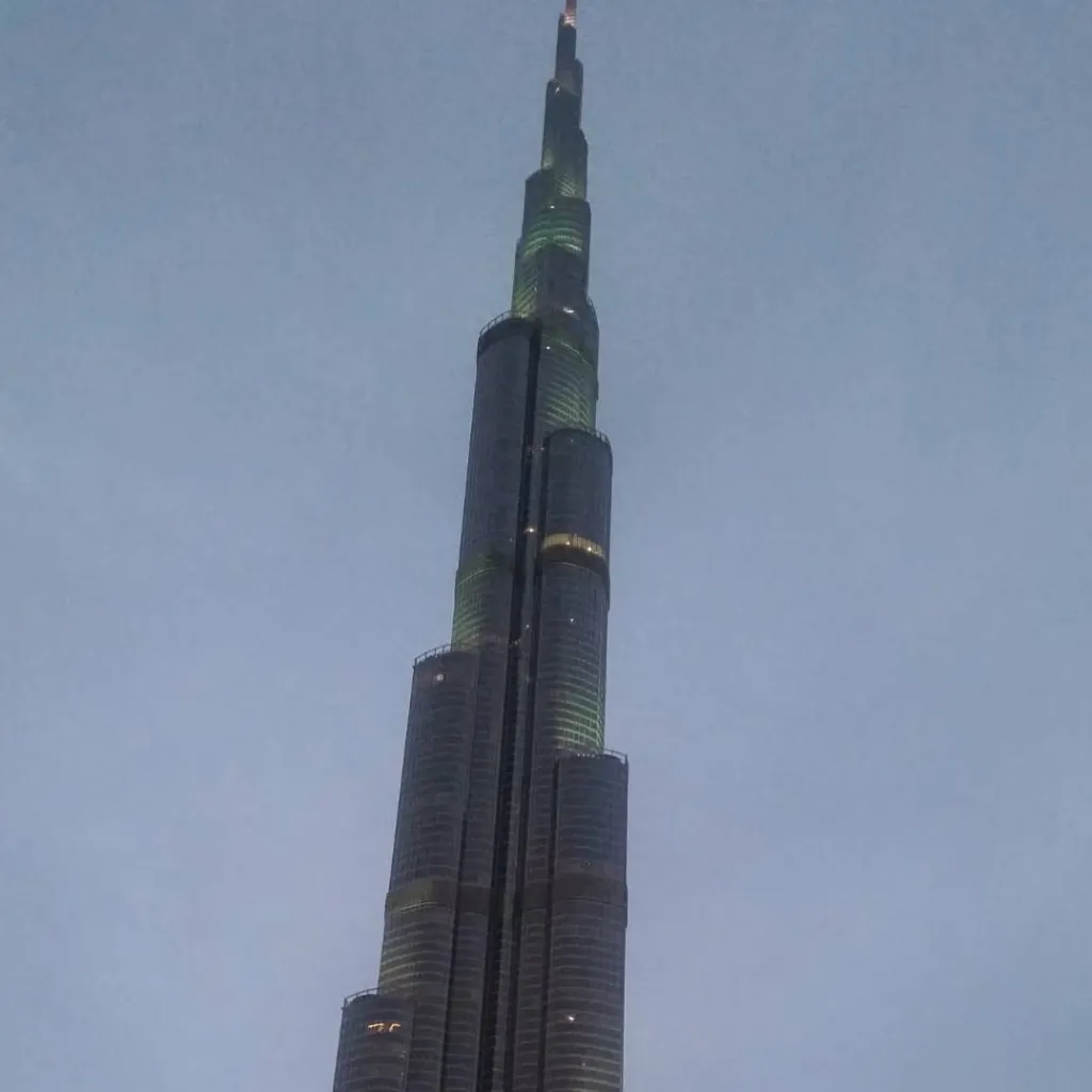 chat with ai character: dubai