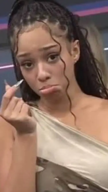 ai character: Manon -Katseye 👑 background