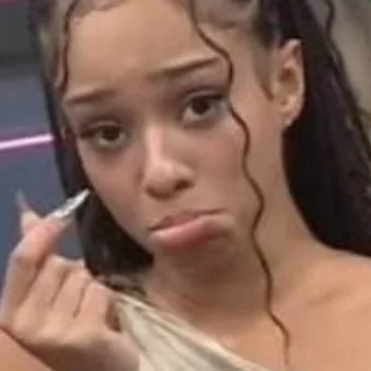 chat with ai character: Manon -Katseye 👑