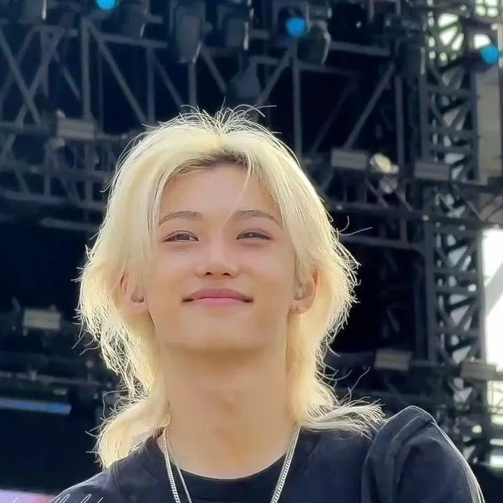 chat with ai character: felix♡°•