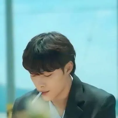 chat with ai character: Mr plankton