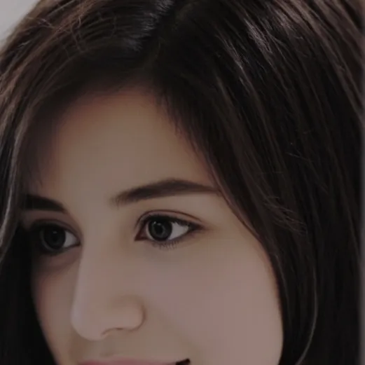 chat with ai character: Ellya Santi