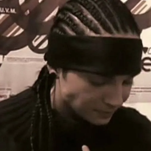 chat with ai character: Tom Kaulitz 