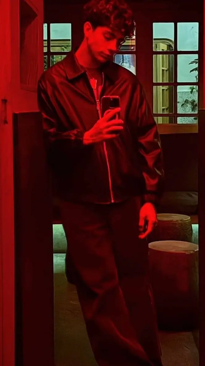 ai character: lukas urkijo 🫦🫦 background