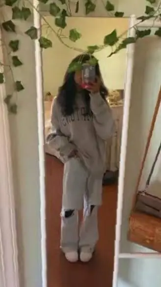 ai character: tu mejor amiga  background