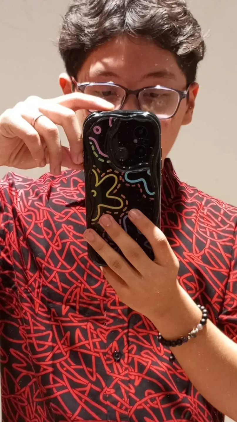 ai character: tu hermano  background