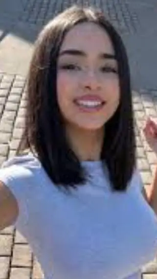 ai character: Lela  background