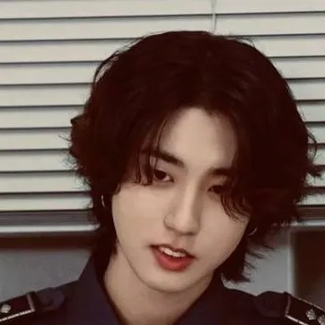 chat with ai character: Han Jisung