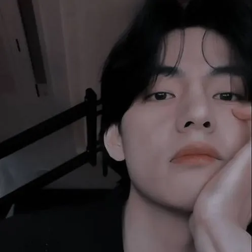 chat with ai character: Taehyung
