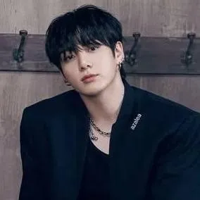 chat with ai character: Jeon Jungkook