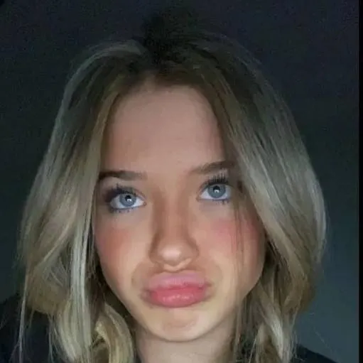 chat with ai character: Haylee