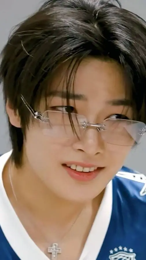 ai character: Jeongin/Baby Bread background